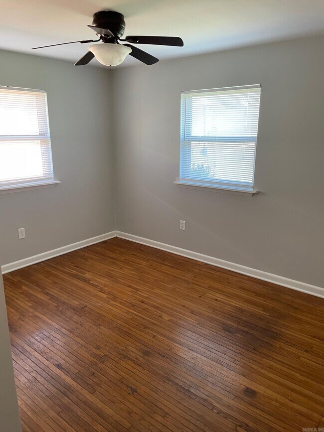 Building Photo - 3902 Mellene Dr