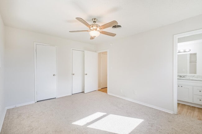 Building Photo - 802 Wright St