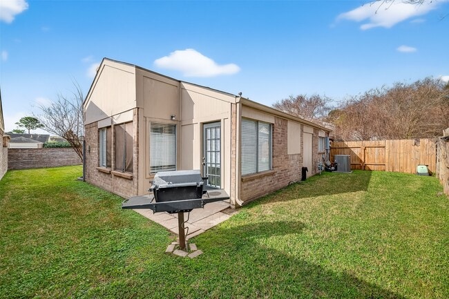 Building Photo - 18530 Trail Bend Ln