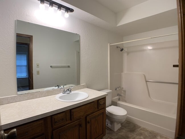 Building Photo - 805 Hawks Nest Dr