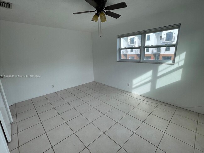Building Photo - 1702 McKinley St