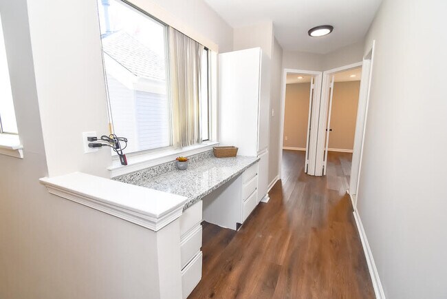 Building Photo - 1208 Chanticleer