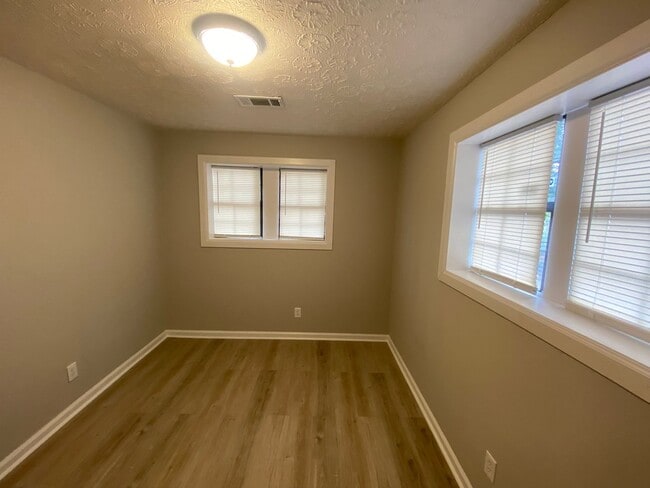 Building Photo - **ON HOLD**Total Electric East Columbus 4 Bedroom/1 Bathroom Home for Rent***