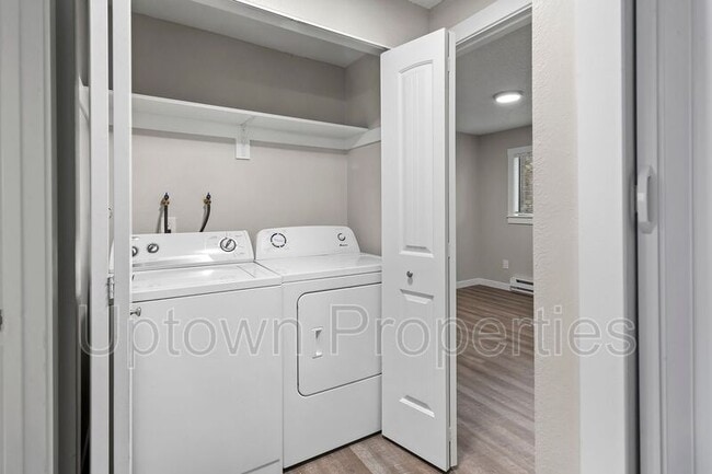 Building Photo - 5660 SW 180th Ave
