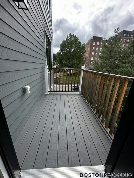 Building Photo - 104-106 Warren St.