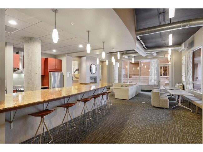 Building Photo - 150 NE 2nd St