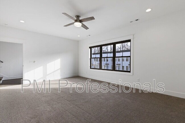 Building Photo - 231 S Bilbro Ave