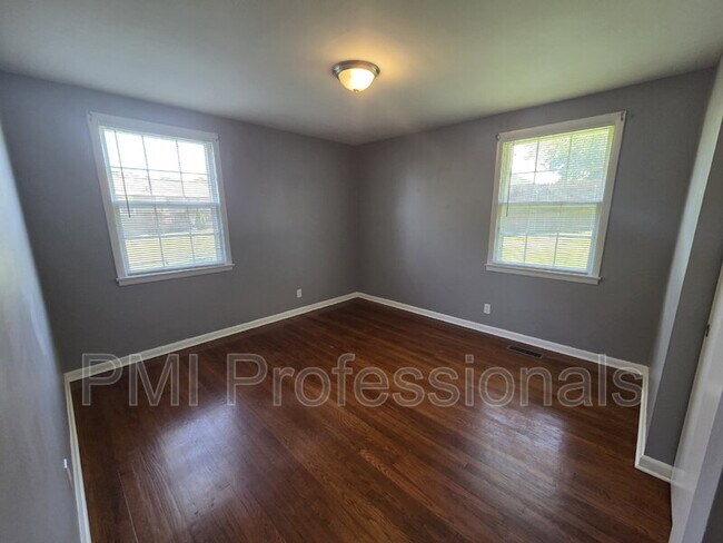 Building Photo - 218 Walcott Dr
