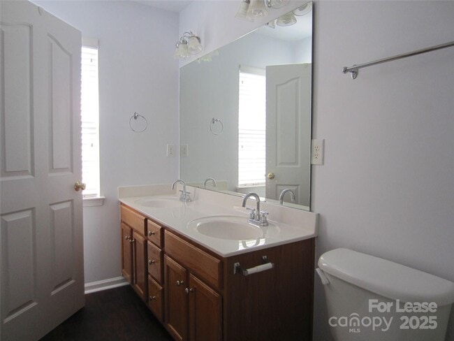 Building Photo - 7579 Bluff Point Ln