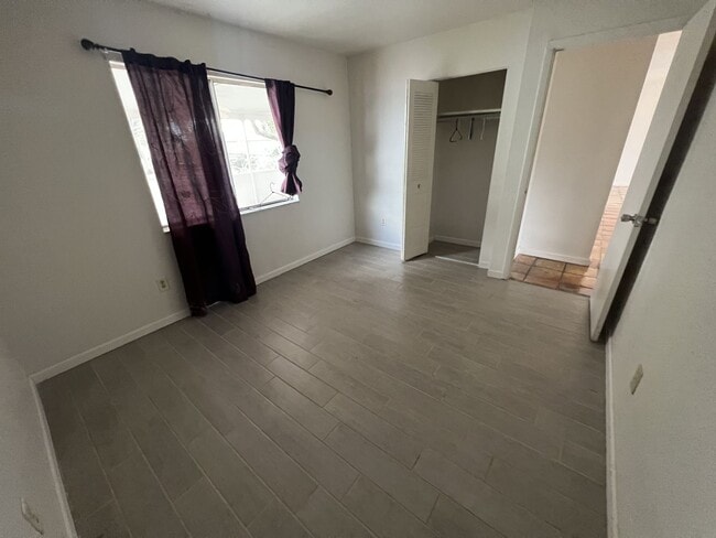 Building Photo - Annual Rental ** Newly Updated 2 Bed / 1.5 Bath Single Family - Tile Floor / Oversized Lanai ** $...