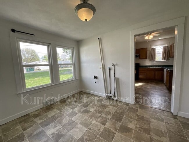 Building Photo - 310 E Washington St