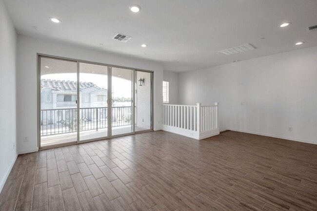 Building Photo - Like New luxurious Model Home with 2 Maste...
