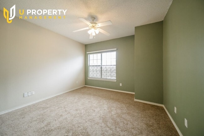 Building Photo - Sweet townhome in the heart of Plano