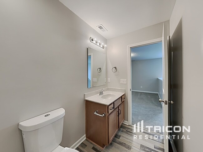 Building Photo - 845 Alta Wy