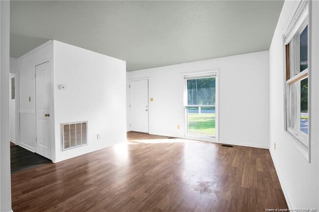 Building Photo - 417 Perth St