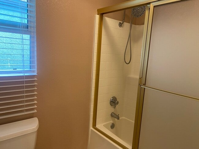 Building Photo - Wonderfully located 3bed, 3 bath in the heart of Westlake VIllage