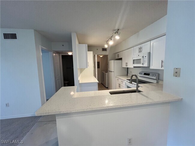 Building Photo - 8950 Colonnades Ct E