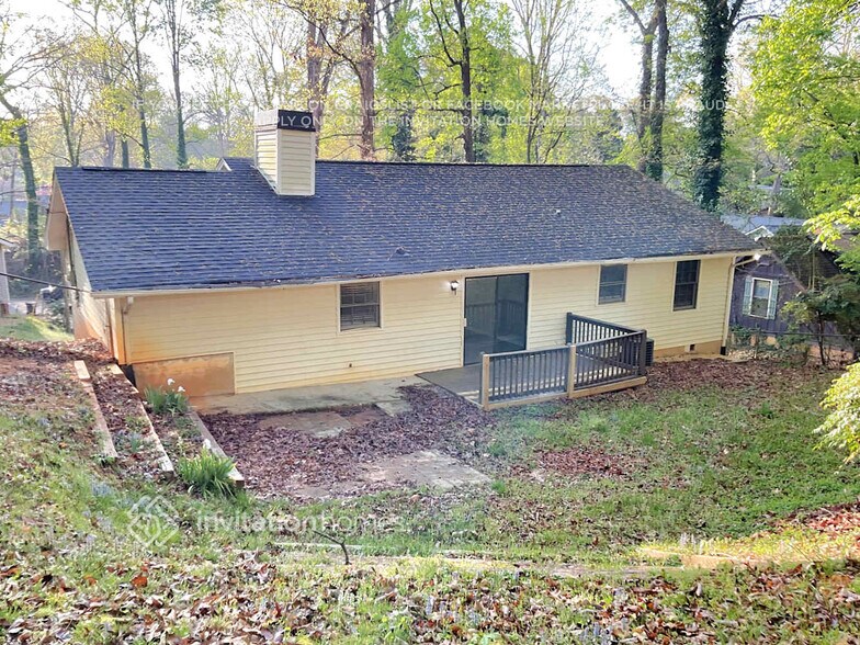Building Photo - 1650 Lakeview Pl