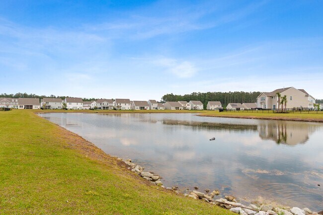 Building Photo - Easy Living in North Creek Village!