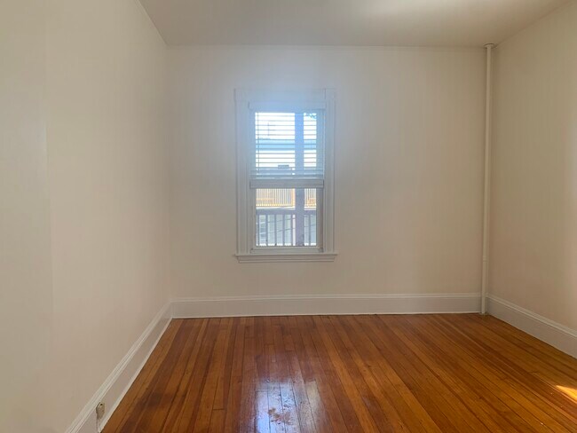 Building Photo - 52 Percival St