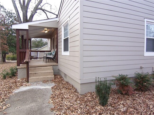 Building Photo - 125 King St