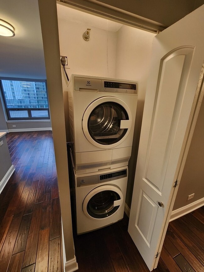 Building Photo - 440 N Wabash Ave