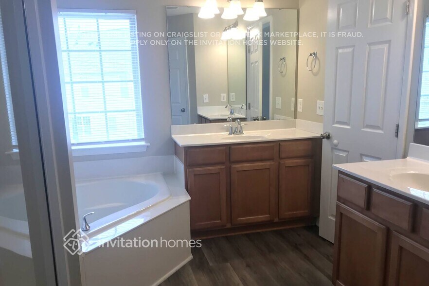 Building Photo - 79 Oak Alley Trail