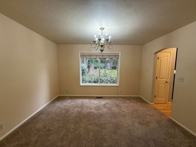 Building Photo - 2225 Marie Ln