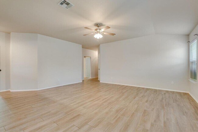 Building Photo - 1213 Hensley Dr