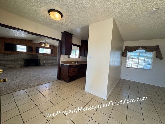 Building Photo - Cozy single story