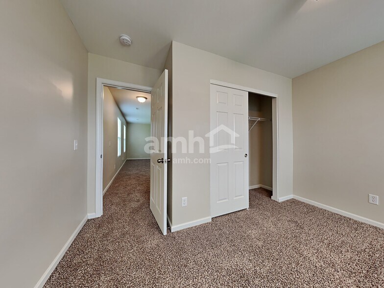 Building Photo - 504 Greywood Ln