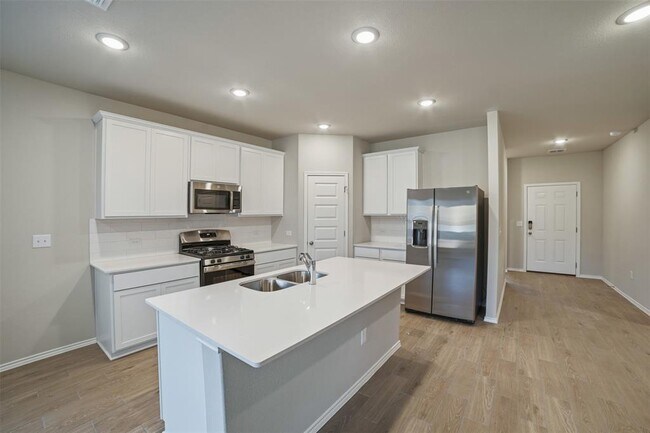 Building Photo - 4501 Bridal Veil Dr