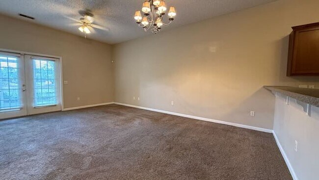 Building Photo - 3 bedroom - 2 bathroom - Stonelake Townhom...