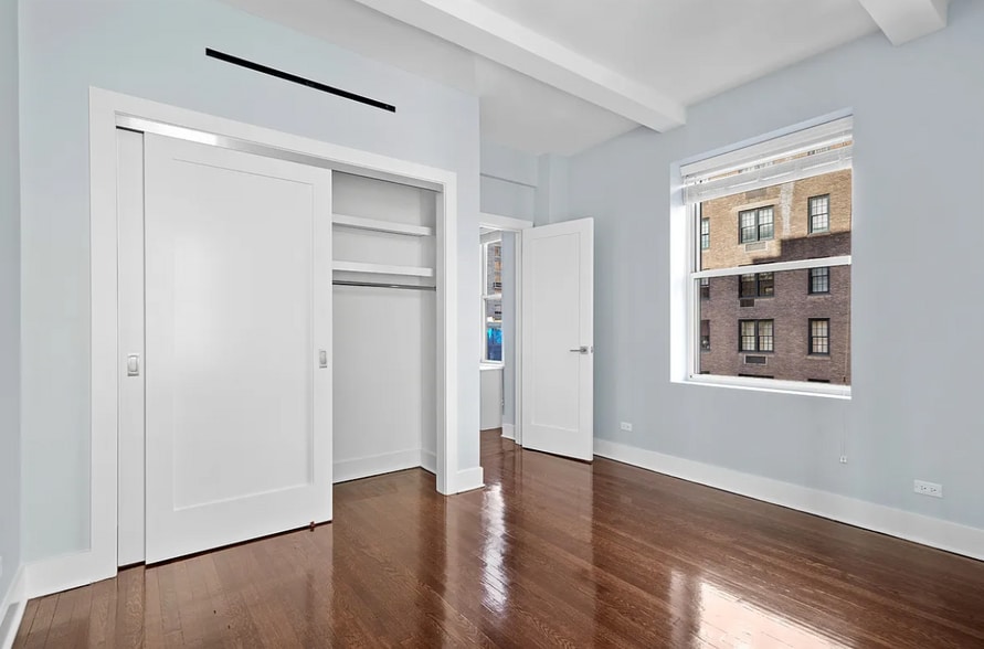 Building Photo - 165 E 80th St