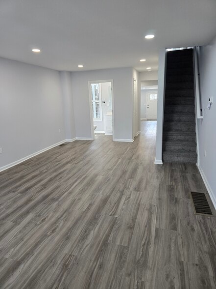 Living room - 77 N Pennsylvania Ave