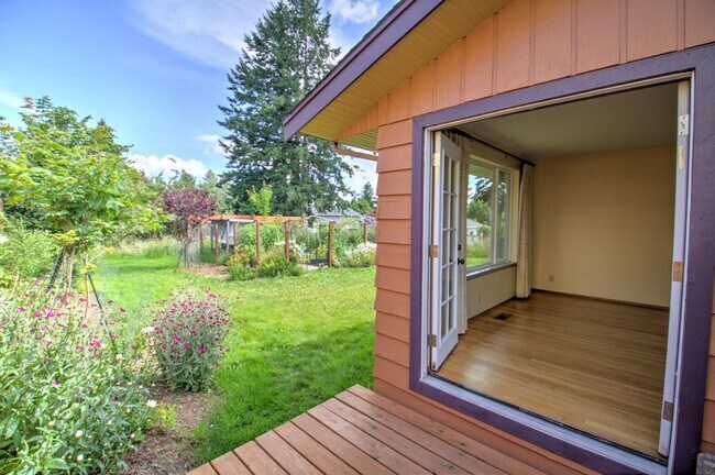 Building Photo - 1636 Conger Ave NW