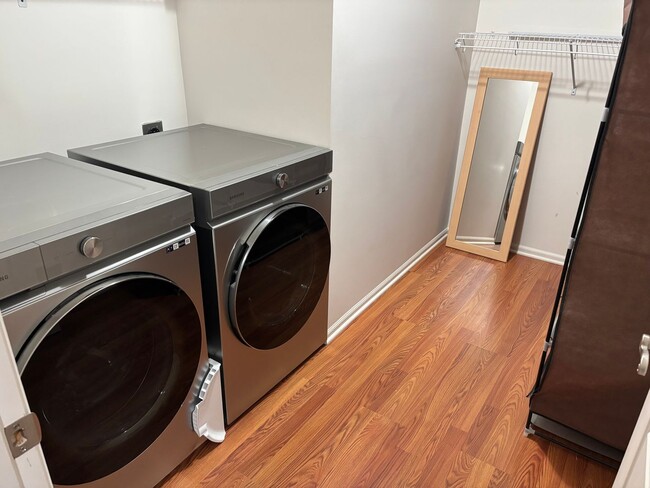 Building Photo - Grand Ridge condo available now.  Forest Hills Eastern Schools.