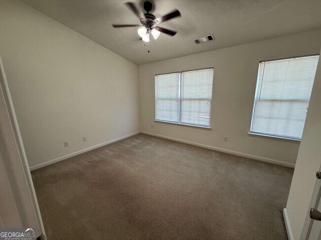 Building Photo - 2729 Heathrow Dr