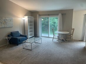 Building Photo - 2 bedroom 1 bath close to 23 **Immediate occupancy**