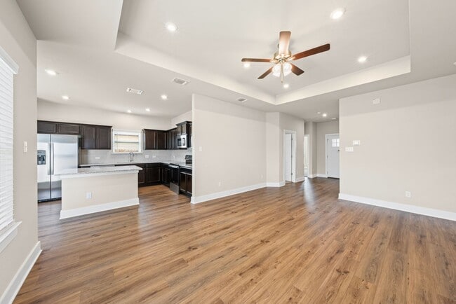 Building Photo - 8110 Bridgepointe Dr