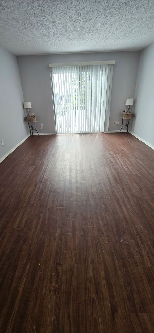 Building Photo - Renovated Two Bedroom Condo with Garage Space in Ladue School District