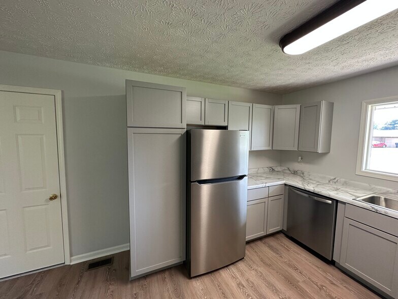 Building Photo - 1227 Hacienda Dr