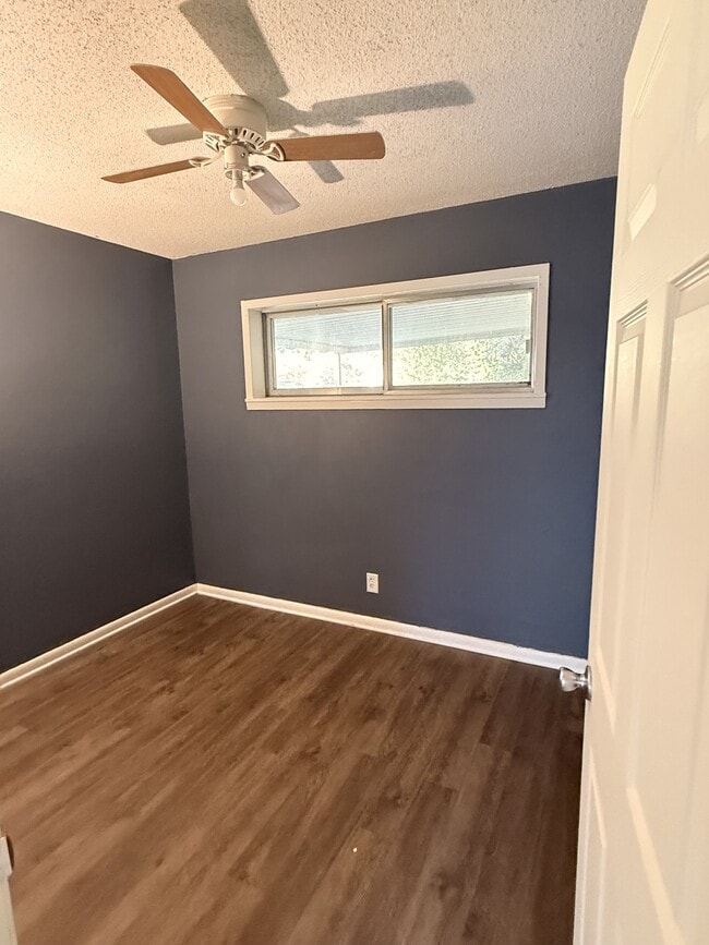 Building Photo - 200 S Birch St