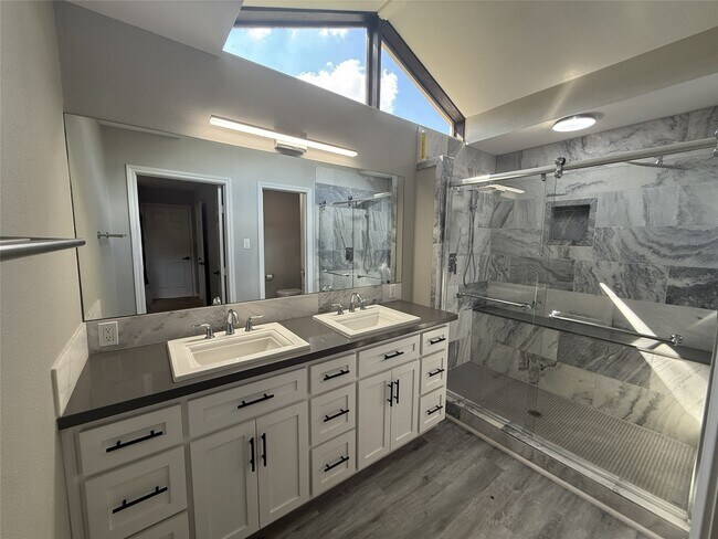 Building Photo - 10031 Haddington Dr