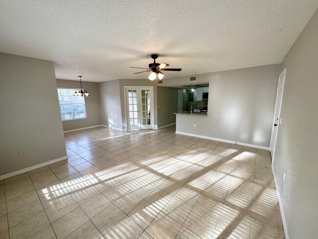 Building Photo - Beautiful bright updated 3/2 condo in Altamonte