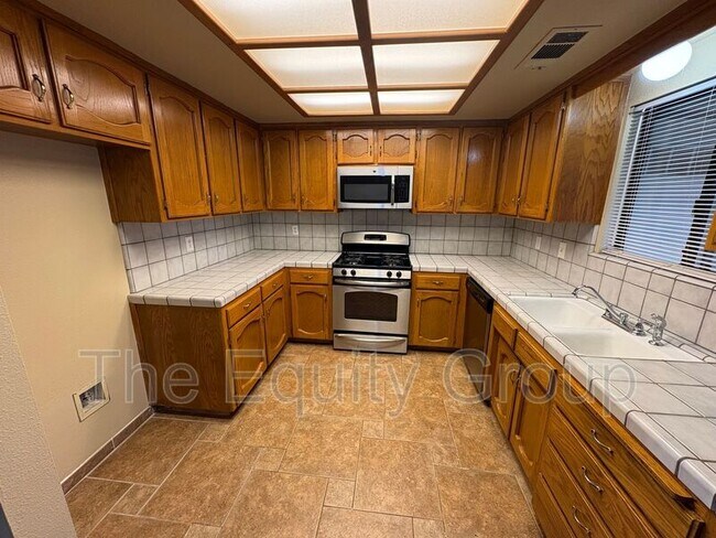 Building Photo - 644 N Atwood St