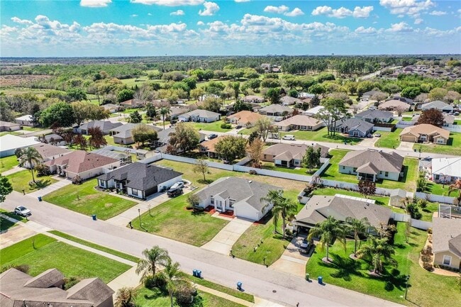 Building Photo - 233 Towhee Rd