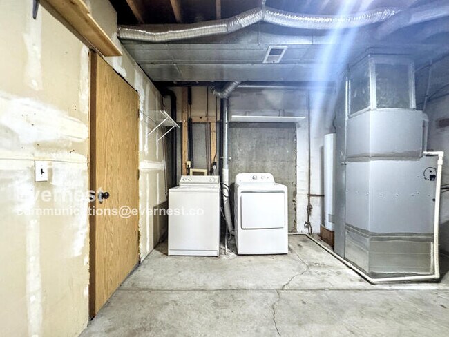 Building Photo - 12074 E Ford Cir