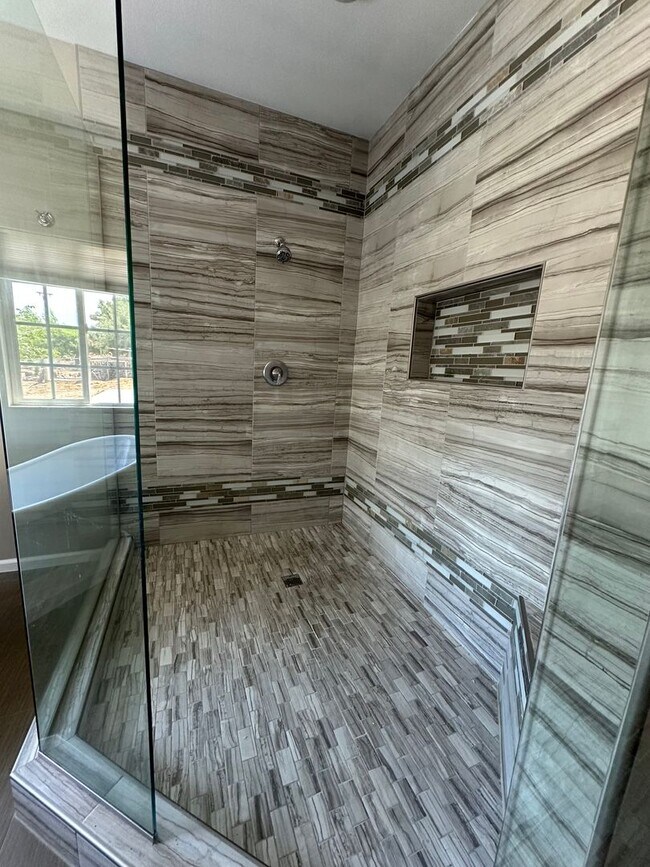 Building Photo - $250 Move-In Special! Updated 3 bedroom 2 bathroom home ready to welcome you HOME!