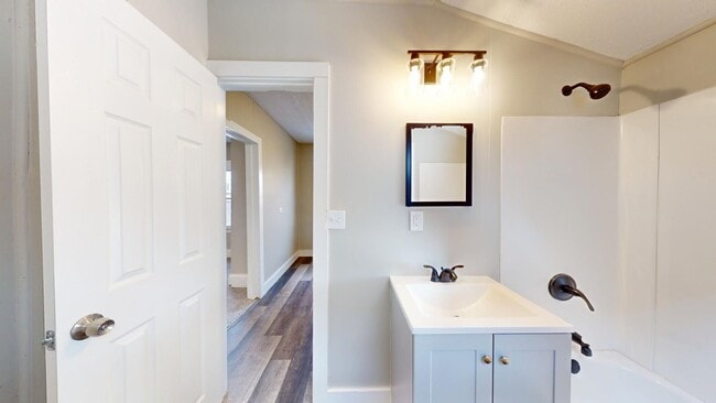 Building Photo - Stockyards Area - 2 Bedrooms - Single Fami...